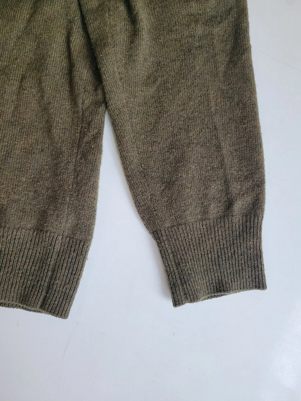 J. Crew 100% Cashmere Olive Green Crewneck Sweater Mens Small
